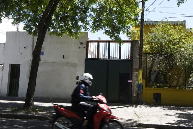 Frente&nbsp; del galpón que funcionaba en Tablada y era usada como indoor