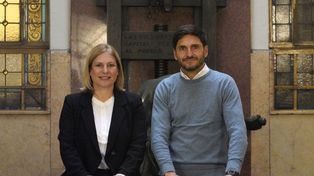 Foto de archivo. El gobernador electo Maximiliano Pullaro y su compañera de fórmula Giselia Scaglia dieron una conferencia de prensa este lunes en Rosario.&nbsp;