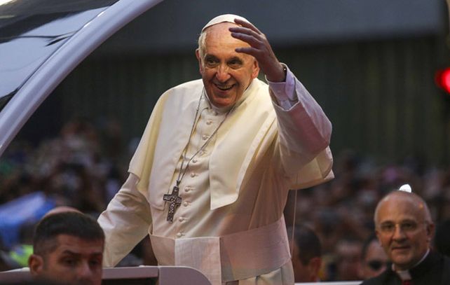 Francisco llegó ayer a Río de Janeiro para presidir el encuentro mundial de jóvenes. (Foto: Reuters)