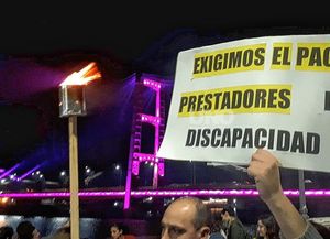 Movilización por la crisis en el sistema de discapacidad: prestadores trabajan sin saber cuándo van a cobrar