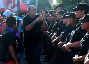 Nuevos incidentes en el segundo día de debate de la Ley Ómnibus