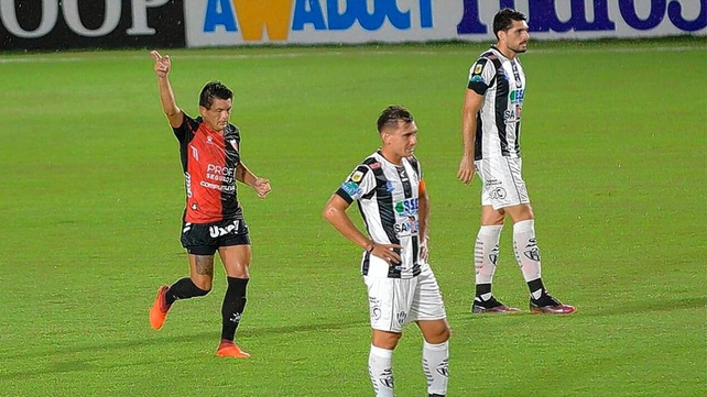 Colón sufre en la semana con cuestiones extradeportivas y recupera la calma dentro de la cancha.