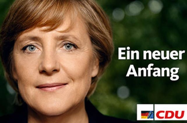 Según pasan los años. Merkel en su campaña de 2005, en la que logró llegar a la Cancillería, puesto que no abandonó hasta hoy. 