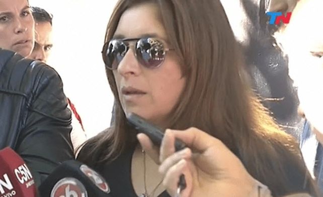 dolor. María José habló con los periodistas ayer luego de enterrar a su marido.