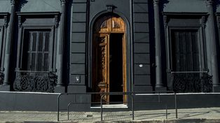 Robaron costosa guitarra de un espacio cultural de Paraná
