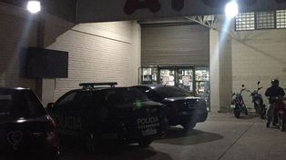 Unas 20 personas asaltaron un supermercado en Mendoza