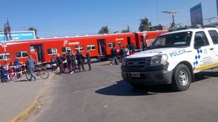 Un joven murió atropellado por el tren mientras perseguía pokémones