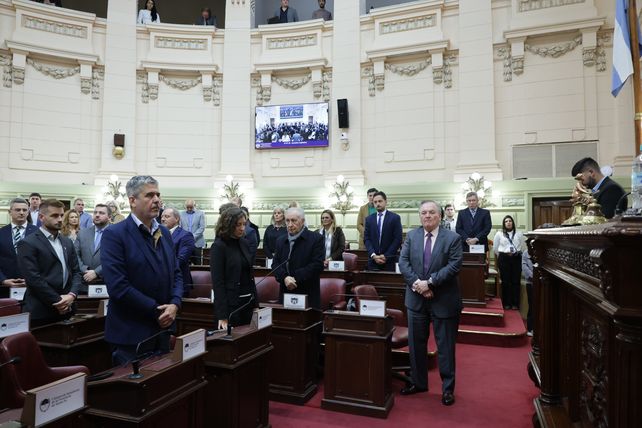 La Asamblea Legislativa rindió homenaje a Locomotora Oliveras.