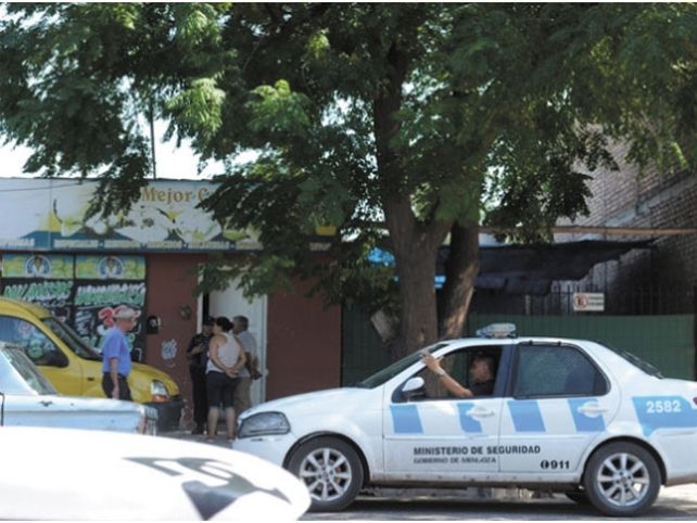 La mujer tiene 20 años y vive en una vivienda junto a sus padres y un medio hermano en el barrio Las Heras.