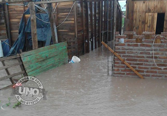 Terrible temporal de lluvia y viento generó graves destrozos en Paraná