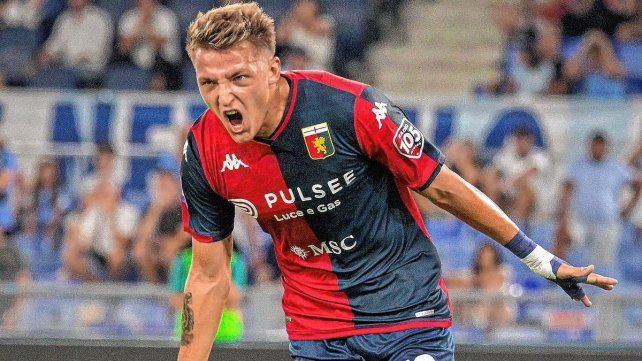 Mateo Retegui festeja el gol del triunfo de Genoa.