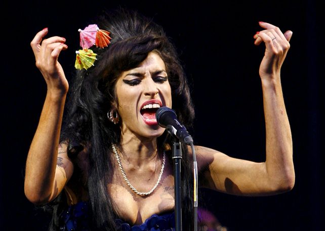 Amy. Una gran voz atrapada en un cuerpo que se autodestruyó.