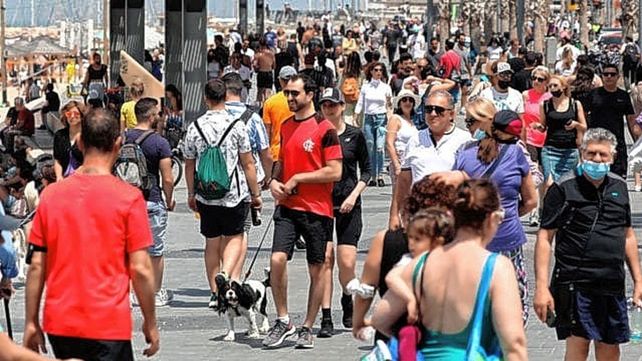 Israel retorna poco poco a la normalidad y el barbijo no es obligatorio al aire libre