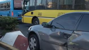 Chocan un colectivo y dos autos en el Metrobús Norte: pasajeros heridos