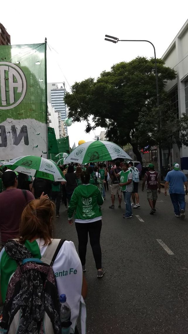 Los gremios santafesinos arriban a Buenos Aires para marchar contra las políticas del gobierno