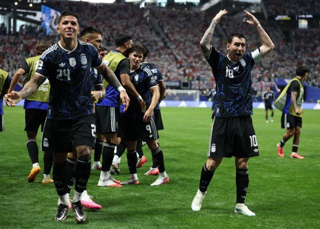 Enzo Fernández y Lionel Messi encabezaron la remontada de Argentina ante Inglaterra en semifinales.