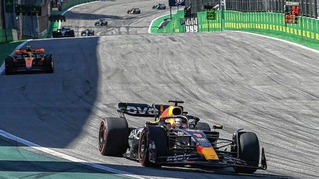 Contudente victoria del piloto de Red Bull en el mítico trazado de San Pablo.