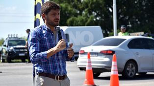 Estudiamos el uso de las pistolas Taser, no nos parece mal, aseguró Pullaro