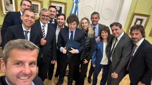Durante el cónclave con diputados radicales y parte de su gabinete
