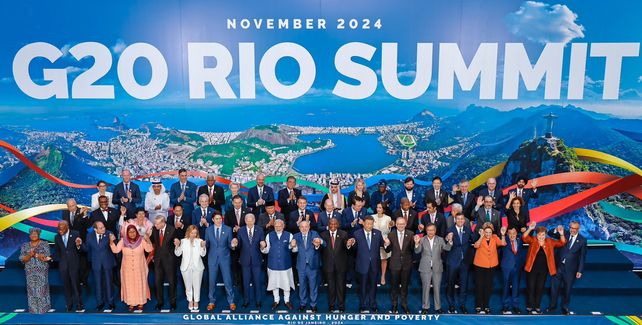 Javier Milei se ausentó en la tradicional foto familiar que se sacaron los jefes de Estado y otras autoridades al finalizar la cumbre del G20.