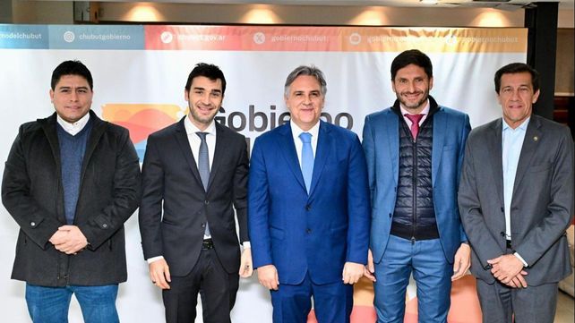 Pullaro y otros gobernadores esbozan un proyecto que articula provincias l&iacute;deres en agroindustria, energ&iacute;a y miner&iacute;a.