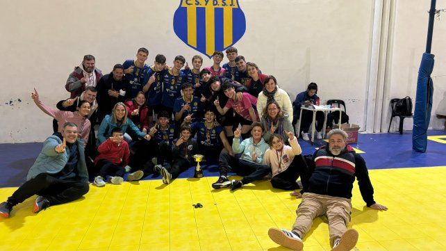 Los chicos de Paracao festajando junto a su familia.