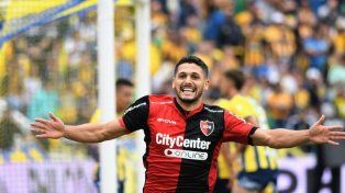 Juan Manuel García celebra el gol del triunfo en Arroyito en 2022.