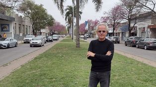 El diseñador Horacio Pagani visitó su ciudad natal para celebrar el 50º aniversario de promoción con sus compañeros de secundaria.