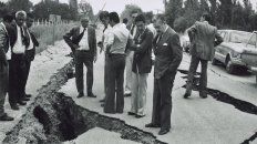 Una foto histórica de cómo quedaron los caminos en San Juan, tras el terremoto de 1977. Una foto histórica de cómo quedaron los caminos en San Juan, tras el terremoto de 1977.