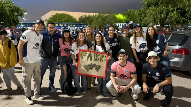 La hinchada propia del futbolista, con pasado en Newell's, estuvieron en la semifinal de la Copa Argentina.