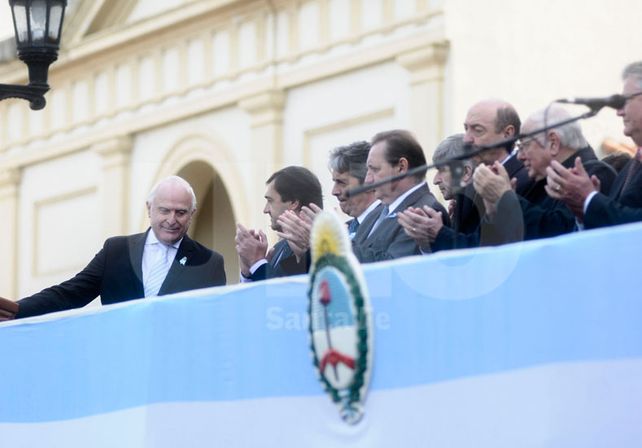 El gobernador Miguel Lifschitz durante su discurso por el festejo del 25 de Mayo. // Mauricio Centurión/ UNO Santa Fe