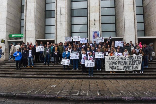 Fuerte reclamo de justicia de familiares y amigos de un estudiante asesinado