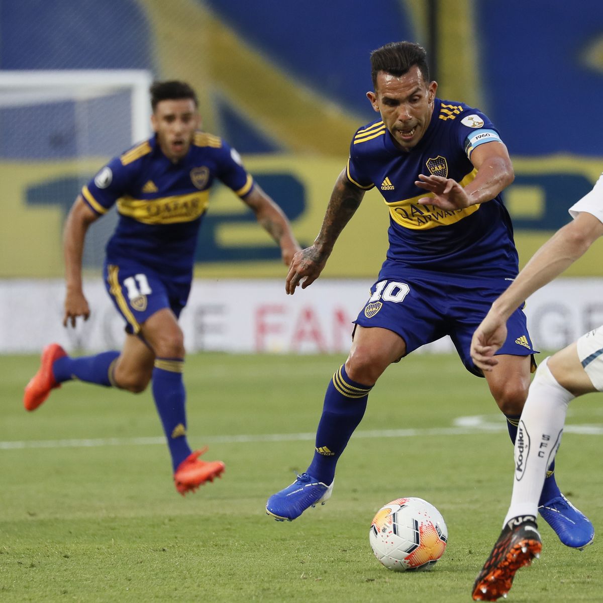 Carlos Tevez se va de Boca Juniors