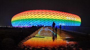 La Uefa rechaza que un estadio se ilumine con los colores de la bandera LGTBI