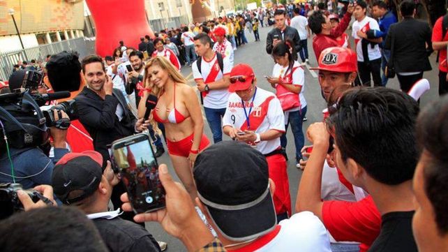 El mundo del fútbol espera que la peruana Mirella Méndez cumpla su promesa hot