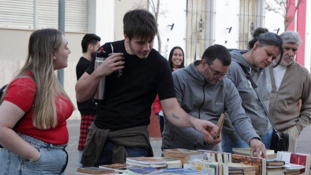 Mágica tuvo una nueva jornada con libros y música en Paraná