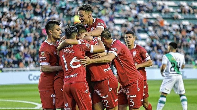 Huracán goleó 4-1 a Banfield y llega entonado al clásico ante San Lorenzo.