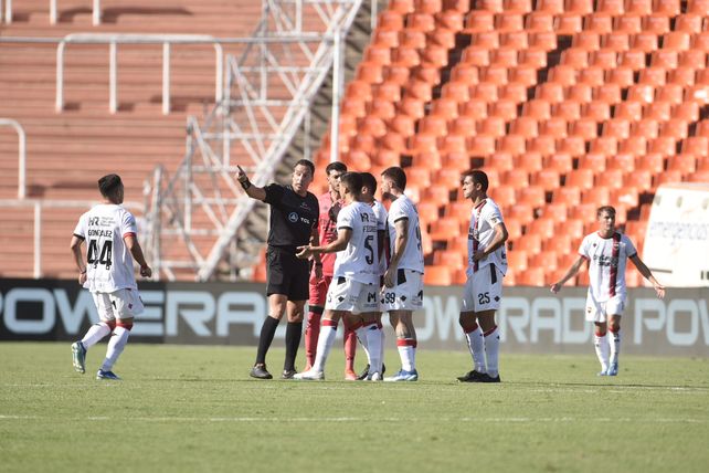 Banega deberá purgar la sanción con Platense y Sarmiento