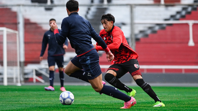 Facundo Guch encara en el amistoso contra Independiente. El juvenil será el enlace titular de Newell's.