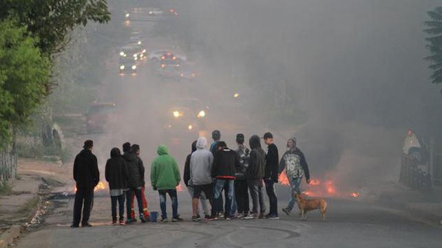 Reclamos. Los vecinos pidieron por la inseguridad y por mejoras en el barrio. Foto: Juan Pereira.