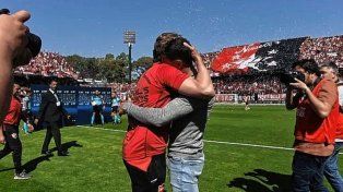 Heinze y González vivieron un momento emotivo en el Coloso Marcelo Bielsa