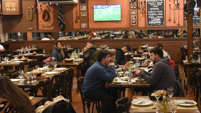 Las cartas en restaurantes y bares aumentan mensualmente entre 7 y 10 por ciento.&nbsp;