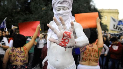 A plaza llena, el grito de los santafesinos contra la violencia machista se hizo escuchar