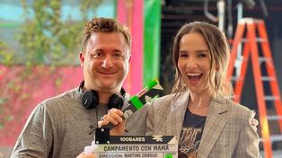 Natalia Oreiro junto con el director Martino Zaidelis en el alto de una toma de “Campamento con mamá”.