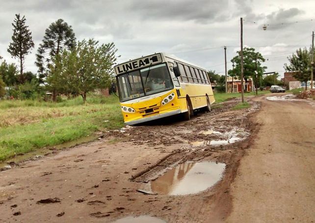 Punta Norte. La línea 11 no respeta el recorrido por el estado de las calles