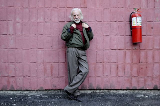 Los poetas se despiden de pie