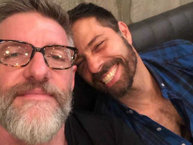 El periodista rosarino Luis Novaresio y su pareja Braulio Bauab.&nbsp;