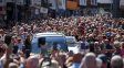 Fanáticos de Bonnie Tyler llenaron las calles de un pueblo galés para su funeral