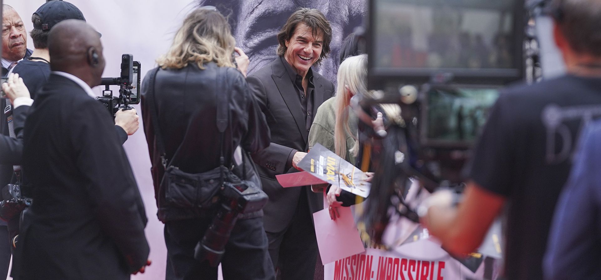 Tom Cruise posa para los fotógrafos a su llegada al estreno de la película Misión: Imposible Tom Cruise posa para los fotógrafos a su llegada al estreno de la película Misión: Imposible