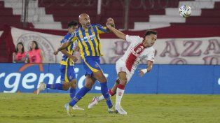 Carlos Quintana fue titular ante Huracán y volvería a ser parte de la zaga central titular.